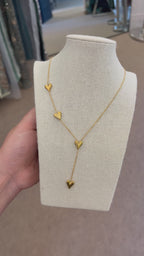 Collar corazones colgantes